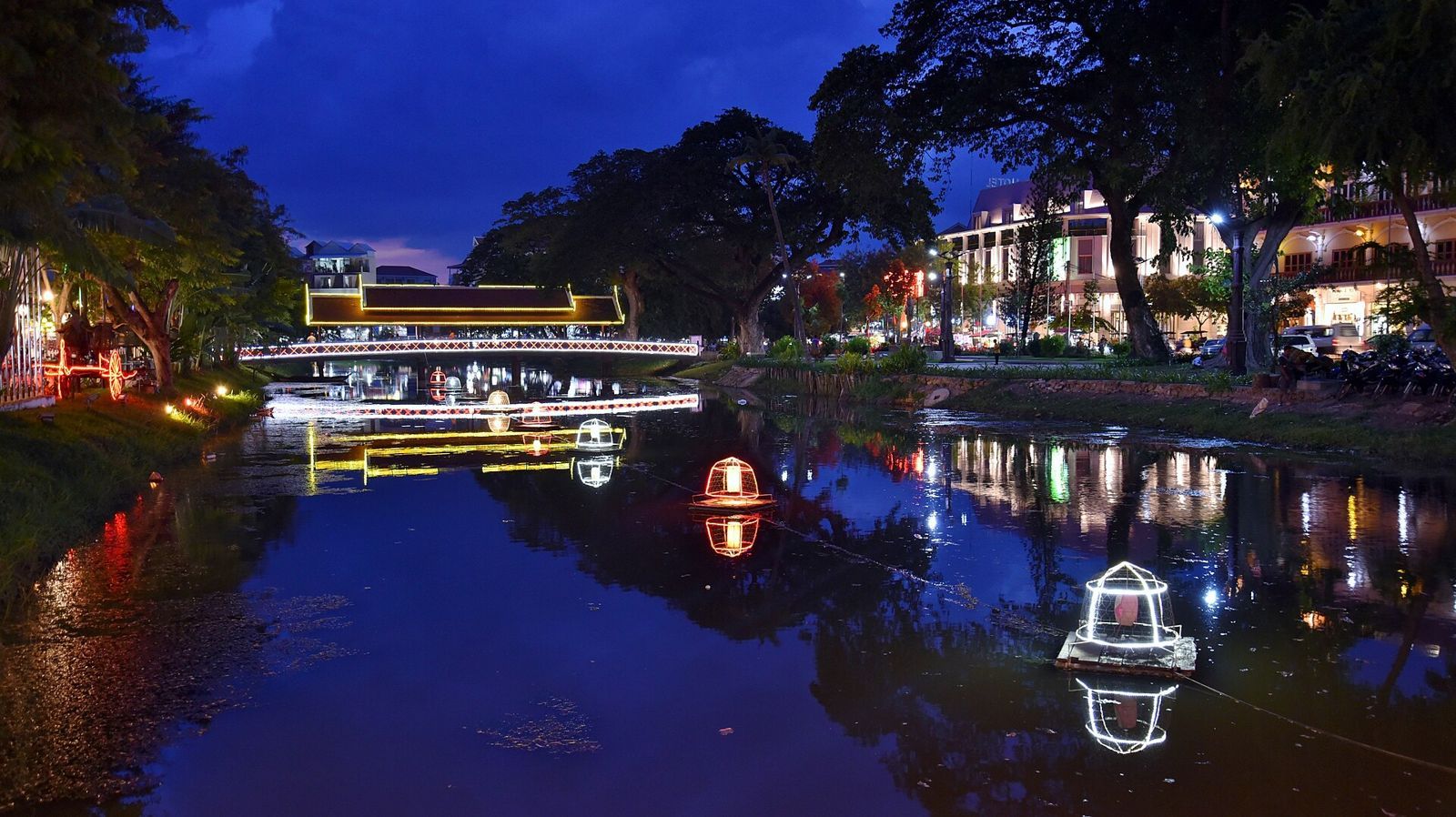 Night view of Siem Reap River, Siem Reap, Cambodia - the bridge may (or may not) be subject to copyright, but the de minimis principle applies to it and to any other elements of the image that may be 