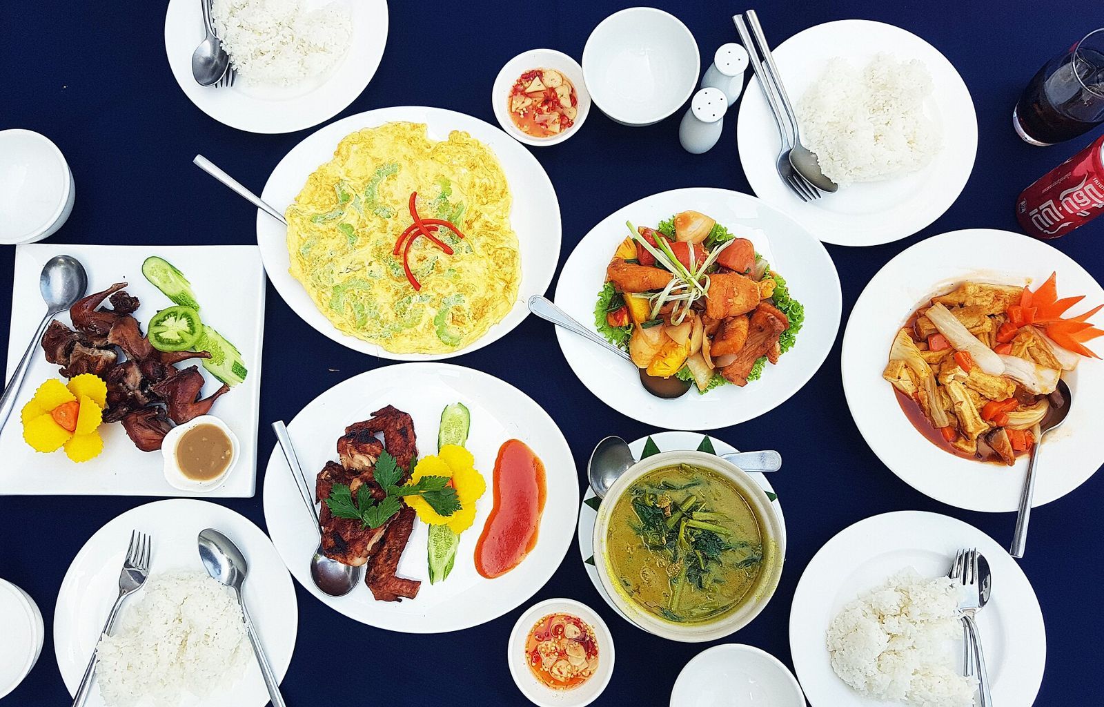 * Neary Khmer (Khmer: នារីខ្មែរ; Thai: นารีเขมร Nari Khamen; "Khmer Lady") is a restaurant in Siem Reap Province, Cambodia.
I visited the place during the New Year holidays and was presented with Khme