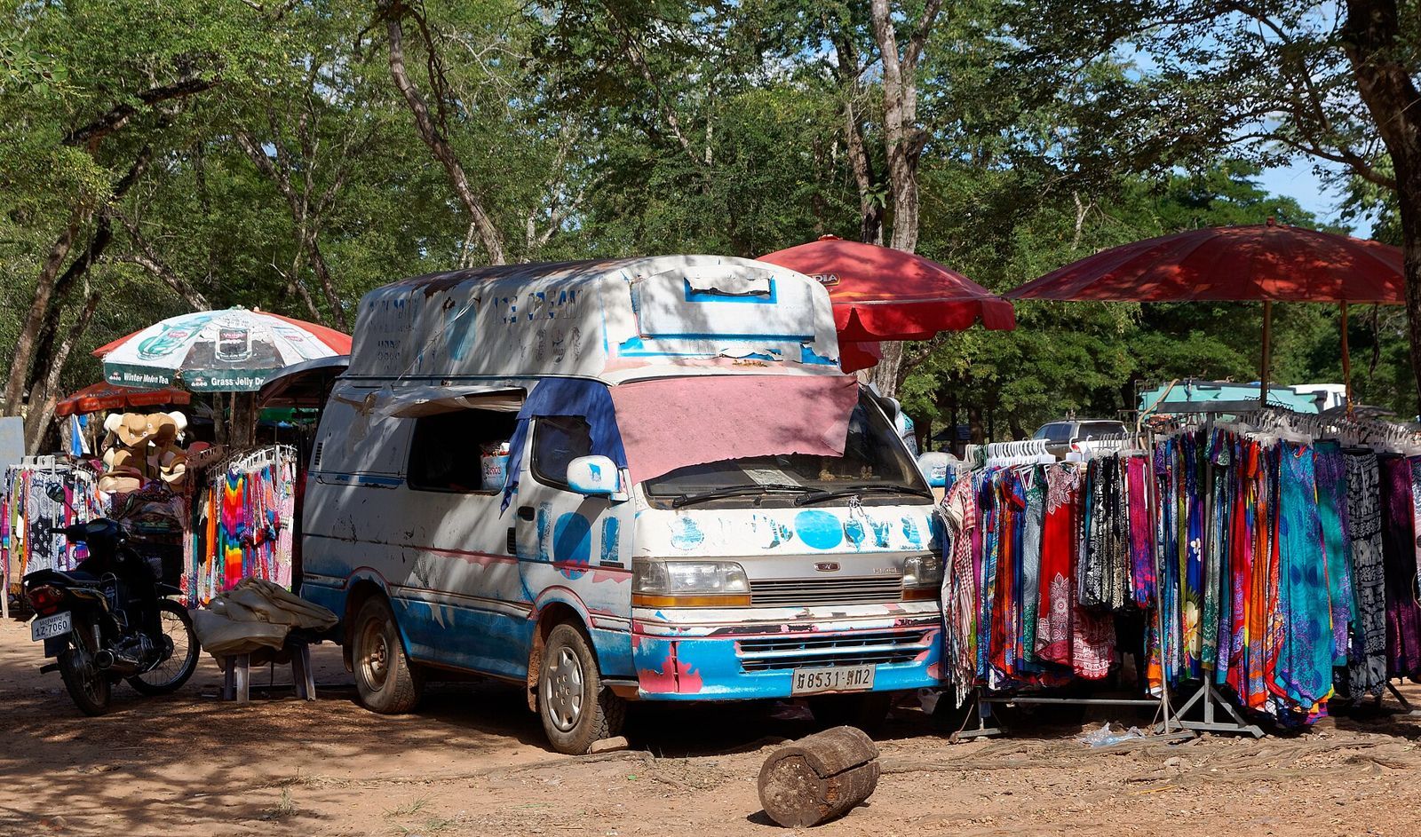 Stalls in the bazaar close to the western entrance to Angkor Wat complex in Cambodia
